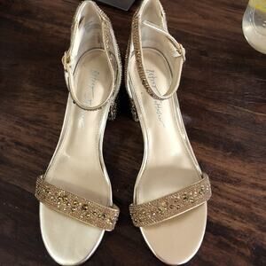 Betsey Johnson Mari Gold Rhinestone Block Heel Sandals Women’s Sz 7.5